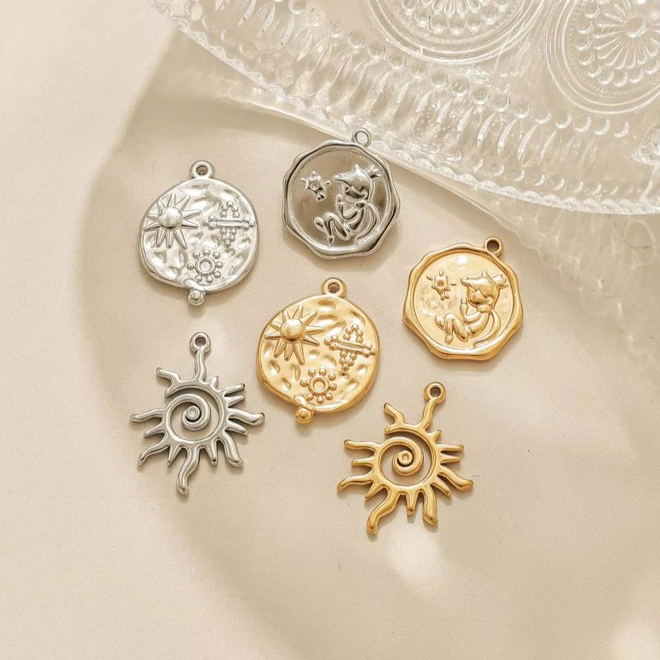 Vintage Fashion Online - Ensemble de 3 pendentifs rétro soleil